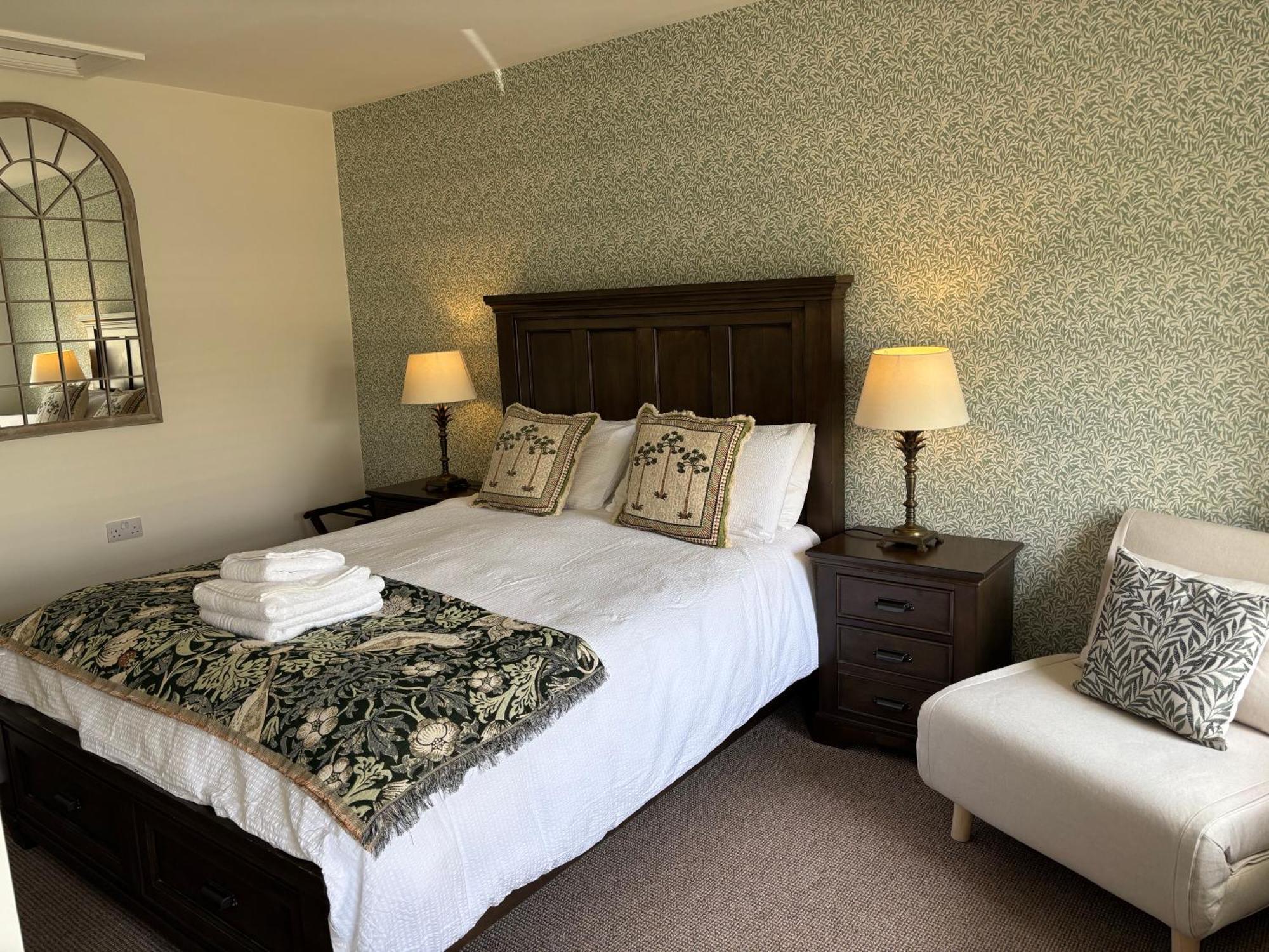 Blenkinsopp Castle Inn Greenhead Extérieur photo